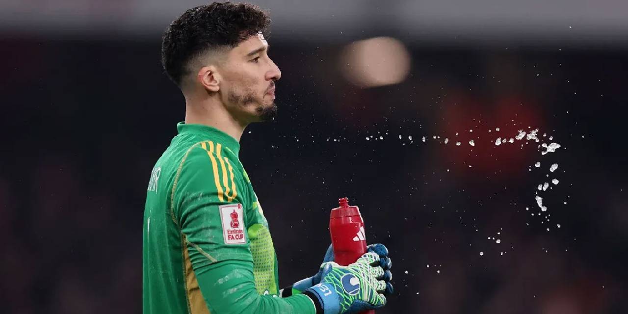 Altay Bayındır'ın hareketi gündem oldu: Dzeko şaştı kaldı