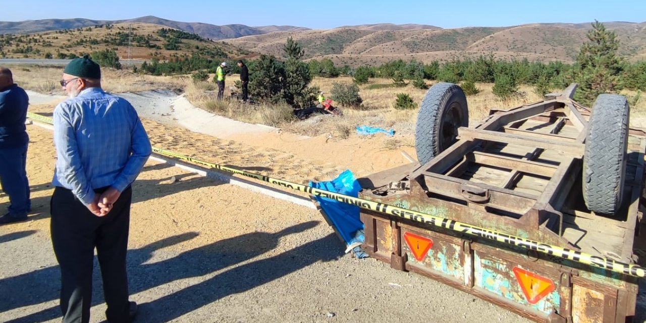 Buğday yüklü traktör devrildi: Ağabey ve kardeşi öldü