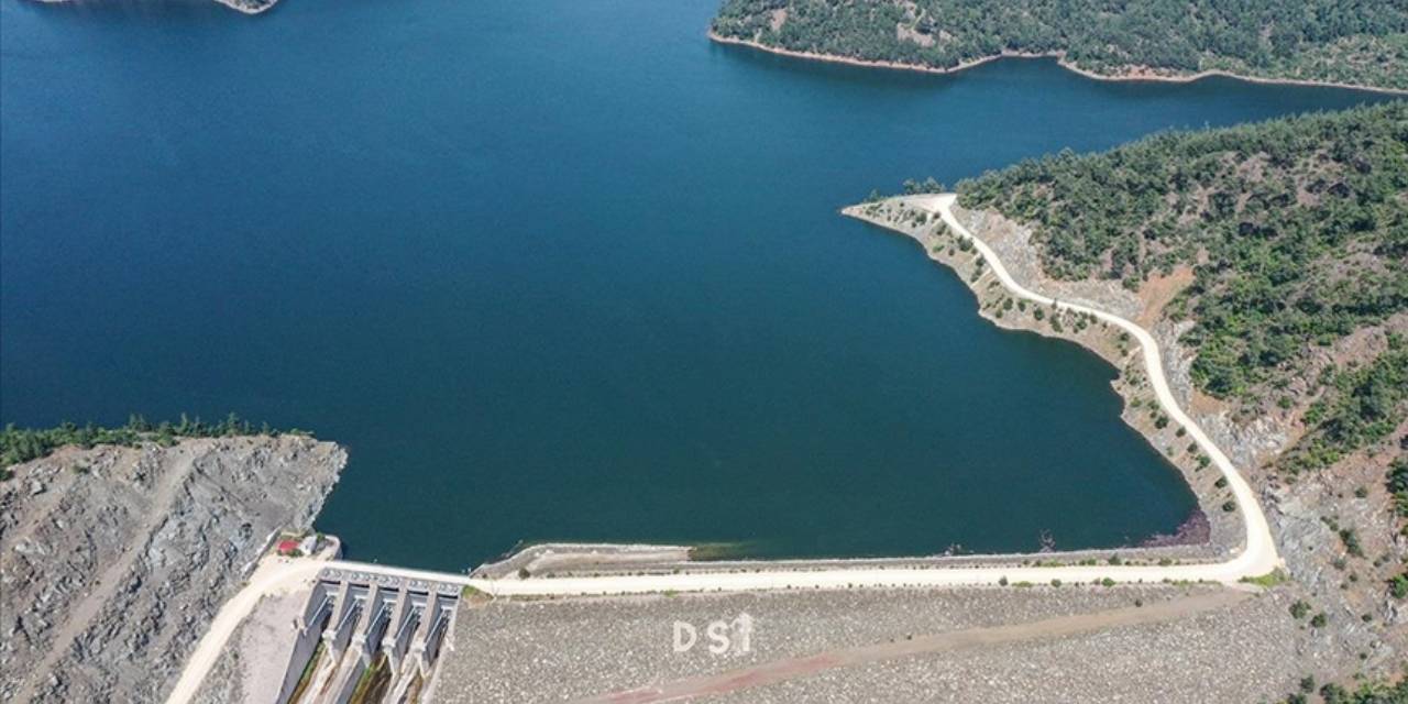 İstanbul’un su seviyesi alarm veriyor: Barajlar yarısını bile dolduramıyor!