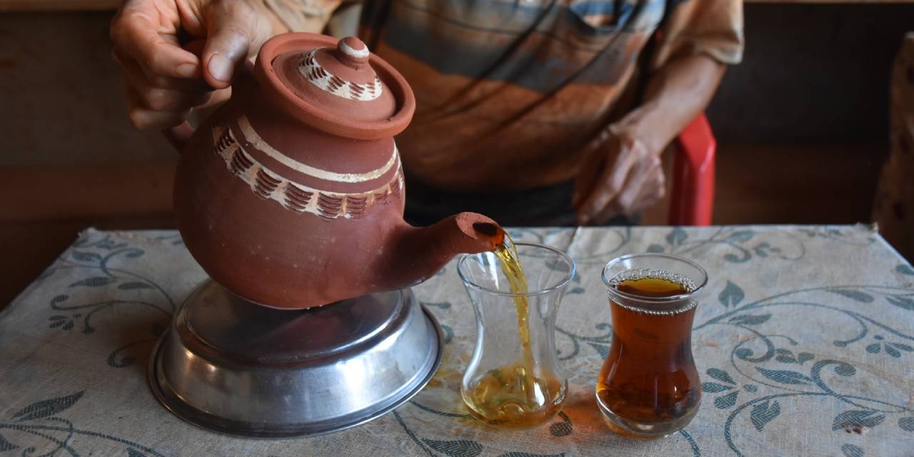 46 yıllık usta sırrı açıkladı: Lezzetli çayın formülü bu demlikte saklı