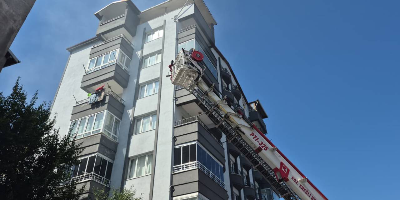7 katlı apartmanda yangın çıktı: 1'i çocuk 5 kişi mahsur kaldı