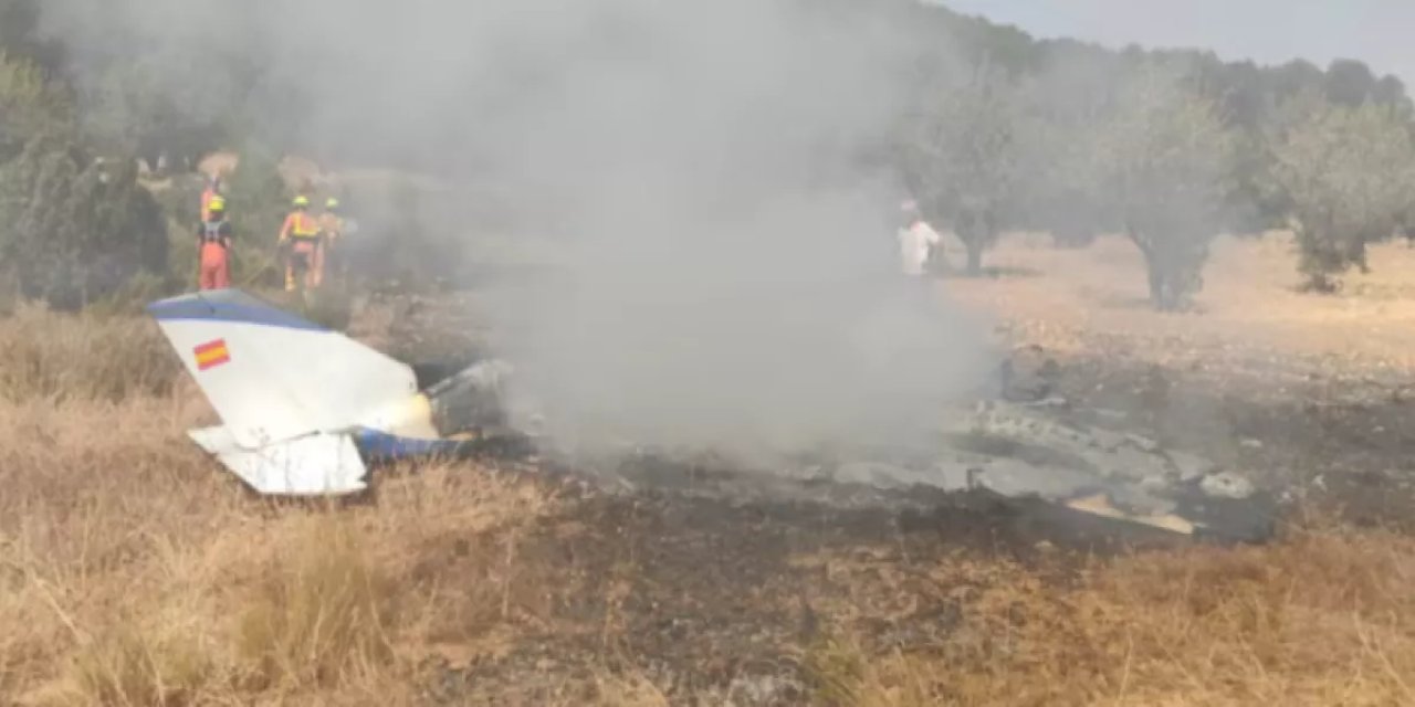 İspanya'da küçük uçak düştü: Pilot ve yolcu hayatını kaybetti