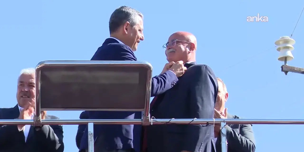 Özgür Özel duyurdu: Memleket Partili belediye fiilen CHP'ye geçti