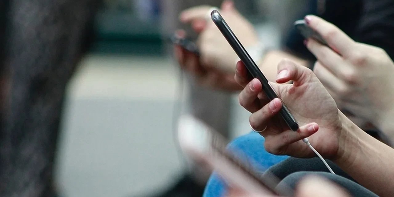 Bakan 'Kesinti yok' dedi; Büyükşehir Belediye Başkanı yayında hattan düştü