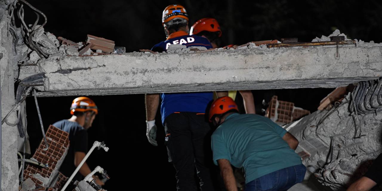 Depremde yıkılan bina için korkunç iddia: Pideci kolonları kesti