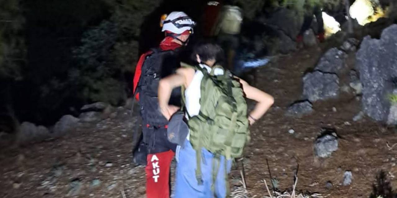 Alanya Kalesi'nde mahsur kalan 3 öğrenci kurtarıldı