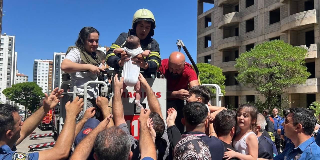 Kayseri'de 14 katlı binada yangın: Kurtarma çalışması başlatıldı