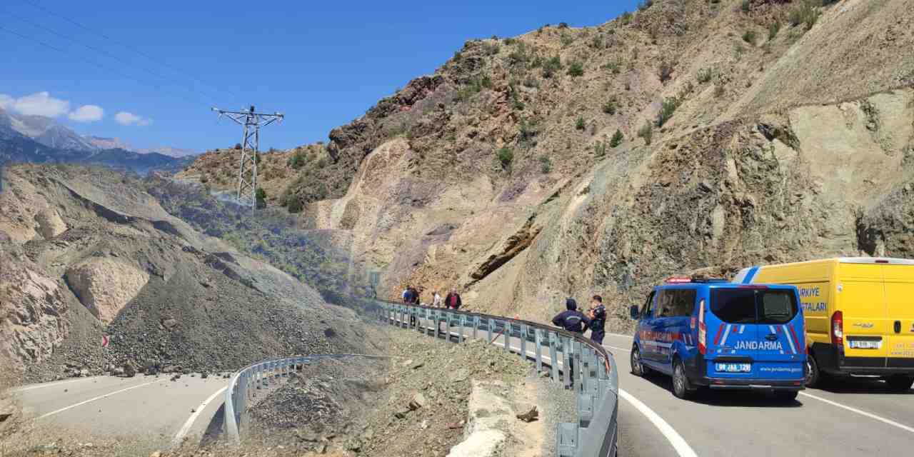 Artvin’deki heyelan kameralara böyle yansıdı!