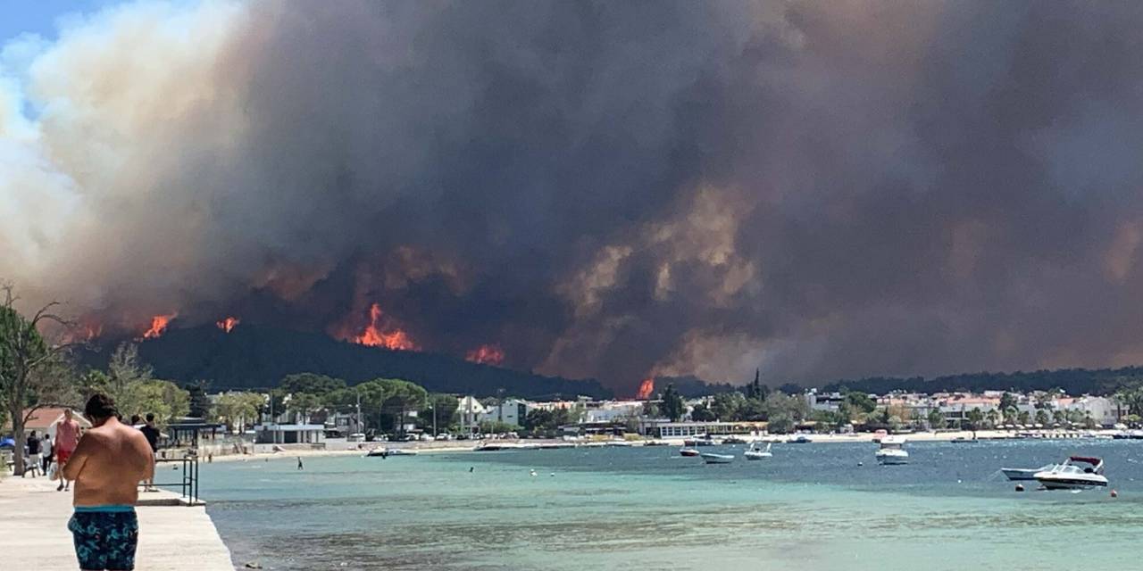 Çanakkale'de kabus yeniden yaşanıyor! Tarım arazisindeki yangın ormana sıçradı