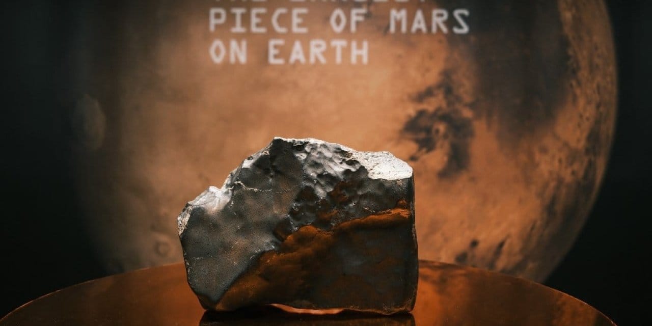 Mars'tan gelen meteorit baş döndürücü bir fiyata satıldı!