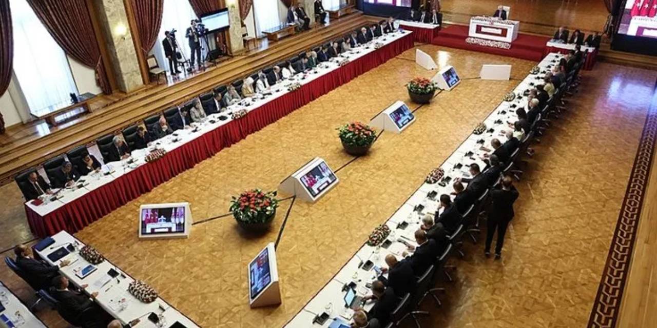 CHP'ye çifte operasyon gölgesinde süreç komisyonu 3'üncü kez toplanıyor