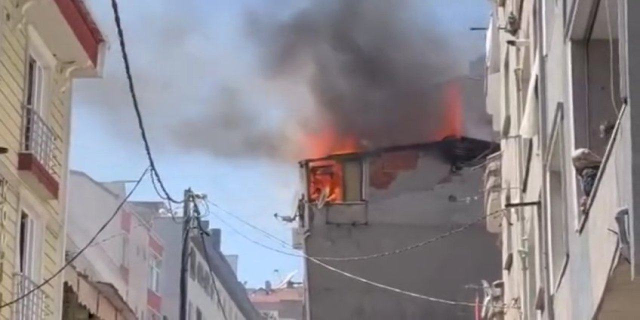 Küçükçekmece’de 4 katlı bina cayır cayır yandı!
