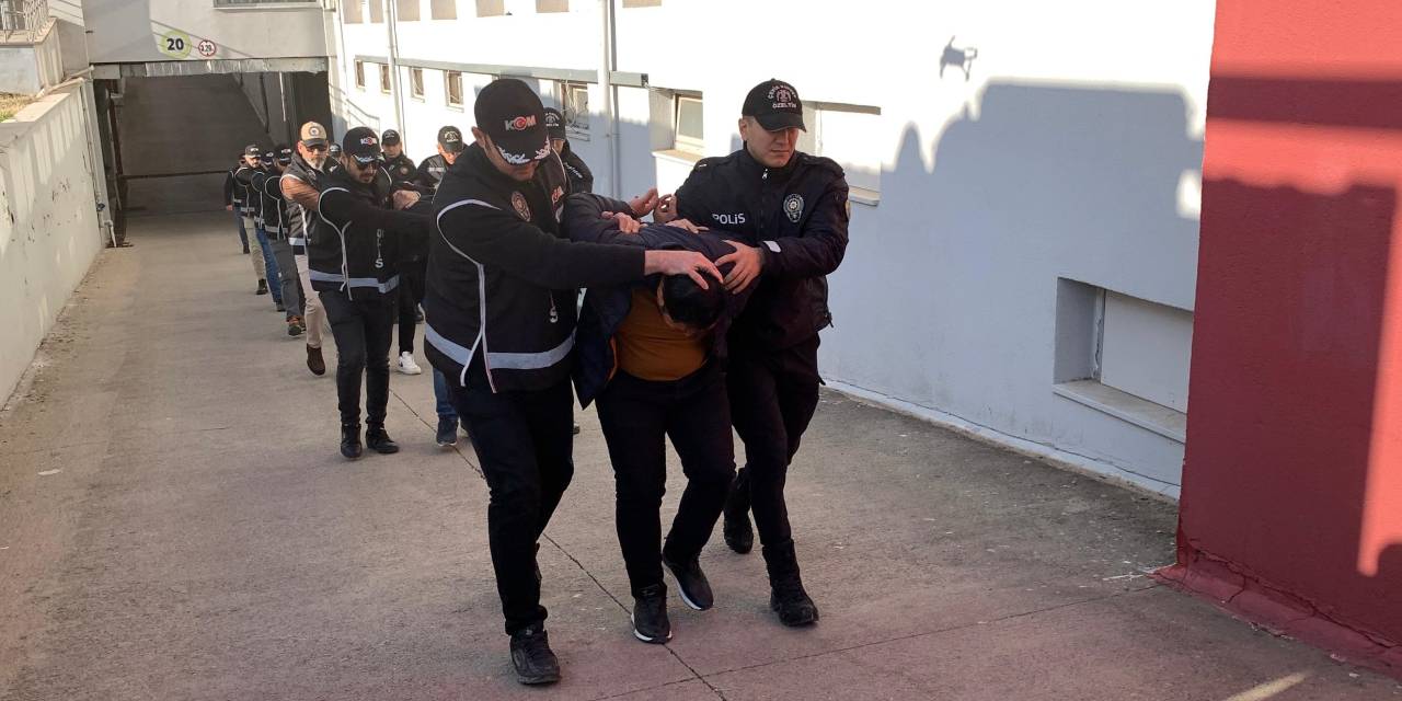 Emniyetteki milyonluk vurgun ortaya çıktı: Av bayisi açıp emniyete ait silahları satmışlar