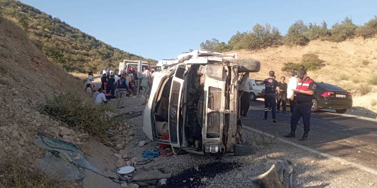 Adıyaman'da feci kaza! Tarım işçilerini taşıyan minibüs şarampole yuvarlandı