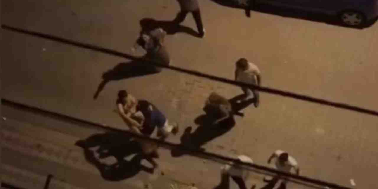 Sokakta bıçaklı sopalı kavga! yaralılar var