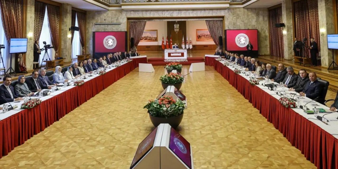 Son dakika | Süreç komisyonunda tutanaklar paylaşıldı: O toplantı hariç!