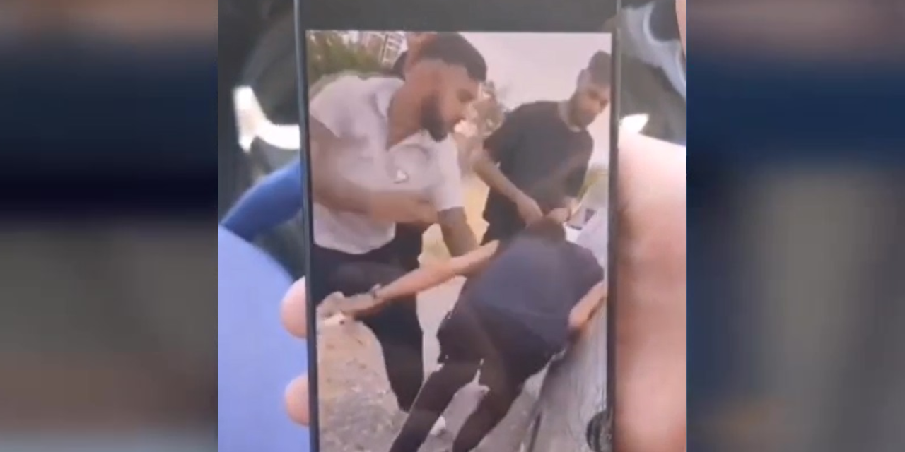 Boş araziye götürdükleri genci acımasızca dövdüler! Utanmadan video da çektiler