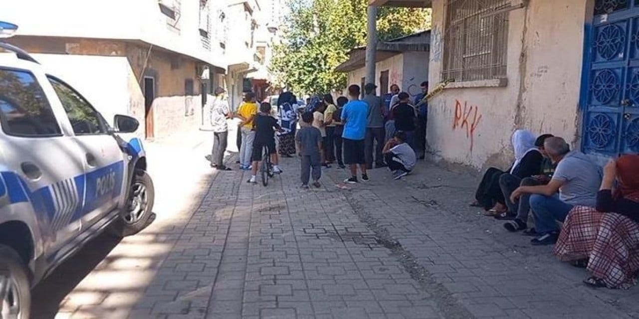 Sokak ortasında baba ve kızına silahlı saldırı