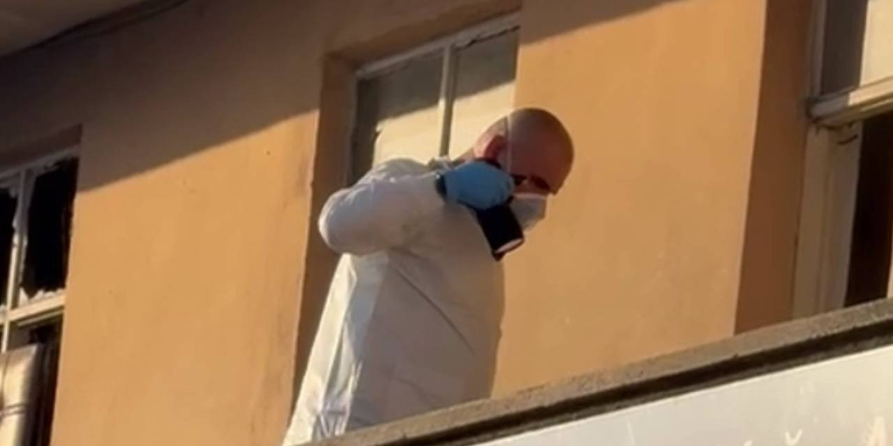Evinde ölü bulundu: Ev arkadaşı polisi görünce kaçtı