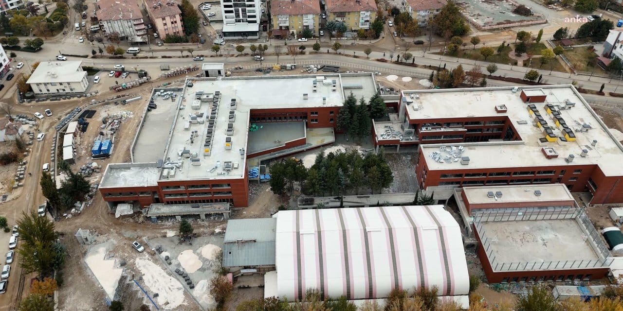 CHP'den İBB'nin Elazığ'da yaptırdığı okula ziyaret