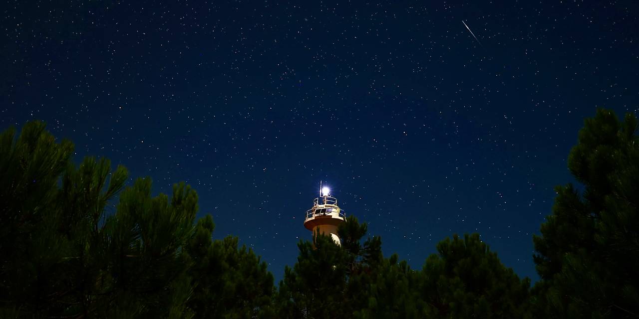 Gökyüzünde bir anda beliren ışıklar kameraya alındı: Samsun, Sakarya ve Elazığ'da görüntülendi