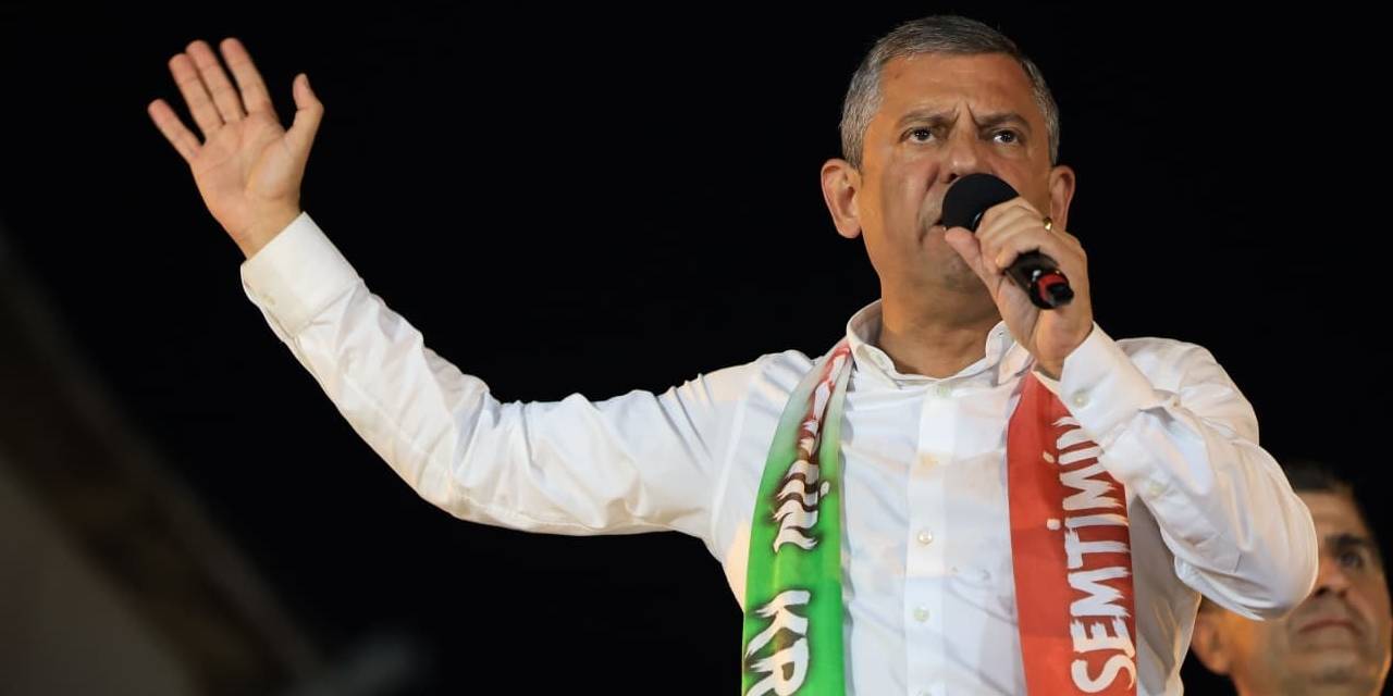 Özgür Özel "AKP'ye yıldönümü hediyesi" dedi: Gözler o imzalı belgelere çevrildi