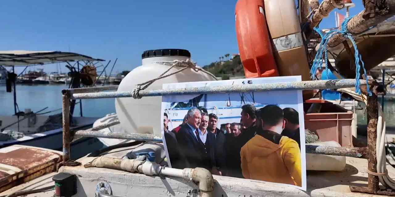 Balıkçılardan Zeydan Karalar’a destek: Fotoğraflarını asıp, özgürlük çağrısı yaptılar