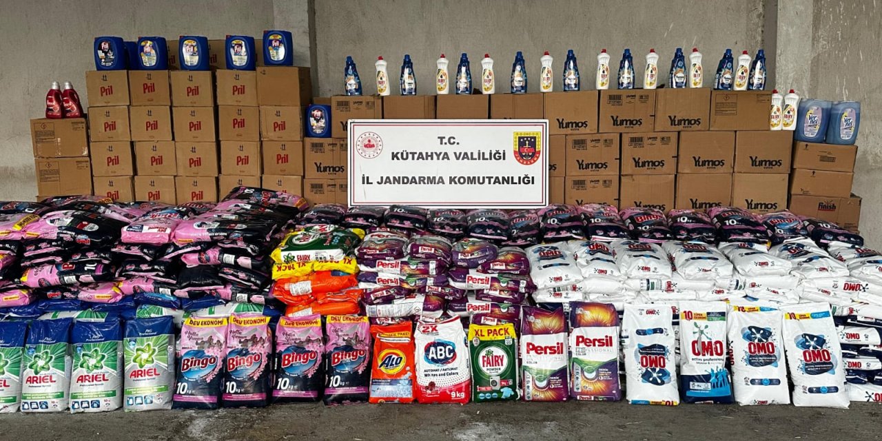Evinden tonlarca sahte deterjan çıktı