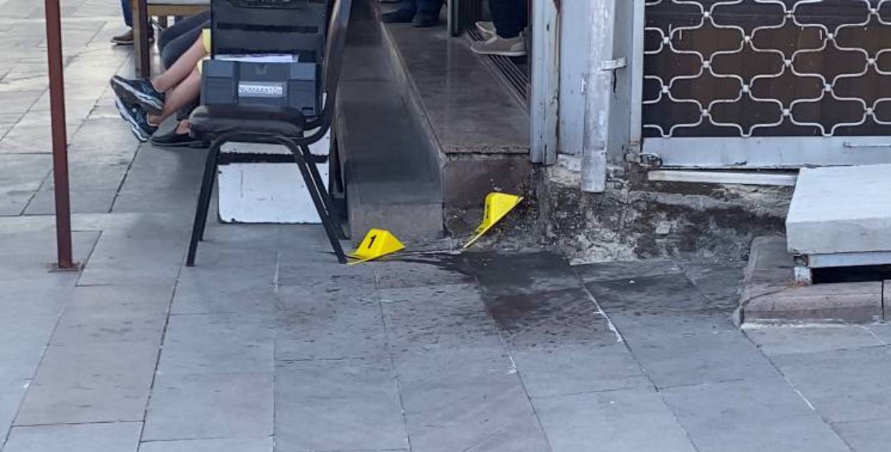 Pet şişe içinde karışım hazırlayıp kahvehane önüne attılar: 1 kişi yüzünden yaralandı