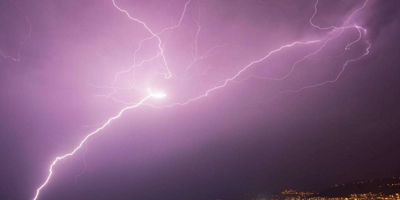 BYD elektrikli otomobile üç kez yıldırım çarptı: Sürücünün hayatta kalma nedeni ortaya çıktı