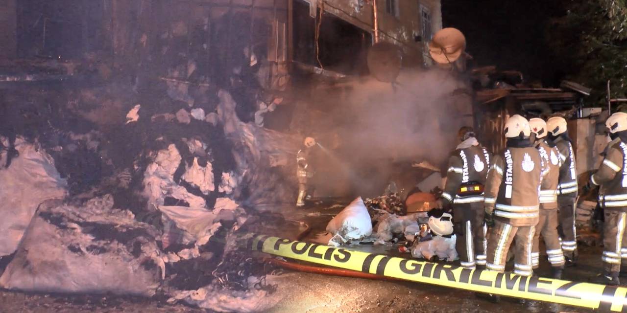 Avcılar’da yangın paniği! Bina hızla tahliye edildi