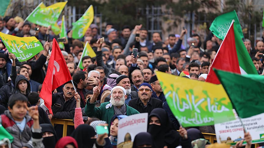 HÜDA PAR 'Laikçi zihniyet' dedi okul öncesi çocukların kıyafetini hedef aldı!