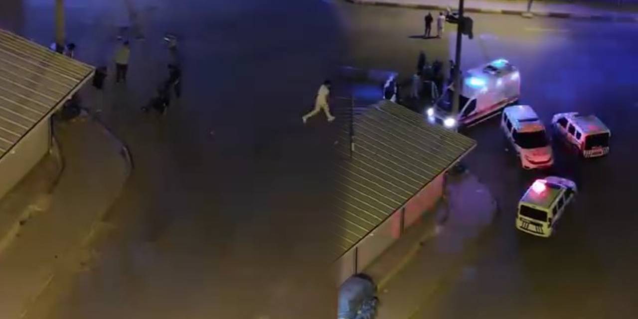 Hastane önünde korkunç anlar! Tekme ve yumruklar konuştu