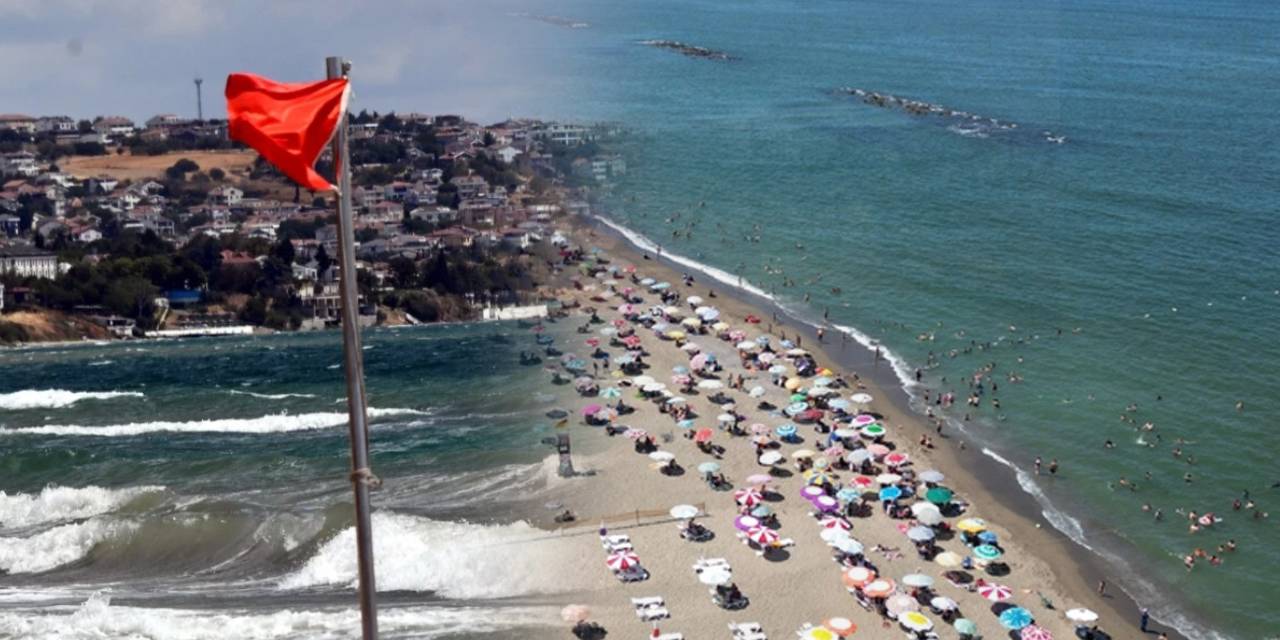 3 ilde denize giriş yasağı! Kırmızı bayrak göndere çekildi