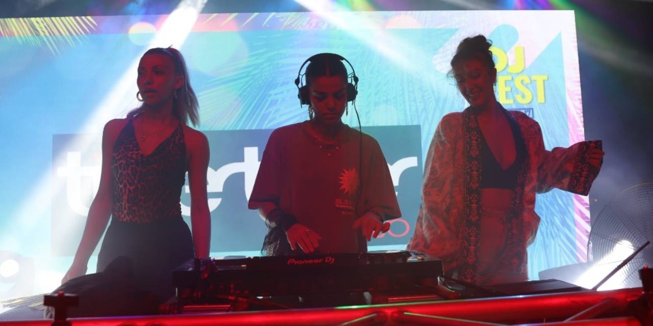 Karnı burnunda sahneye çıktı Marmaris'i salladı!