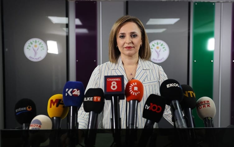 DEM Parti'den kritik süreç açıklaması! "CHP'ye operasyon tesadüf değil"