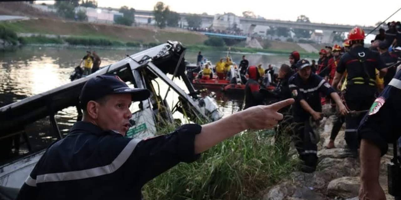 Dereye düşen otobüste 18 kişi boğuldu