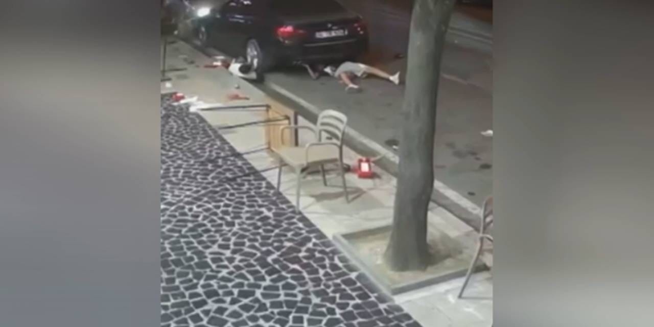 Metrelerce savruldu: Masalara çarpıp arabanın altına girdi