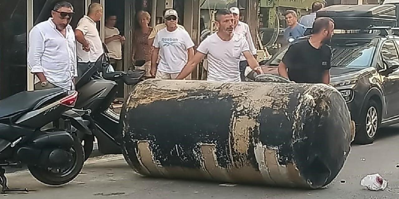 Balıkesir'deki fırtına 4 tonluk depoyu uçurdu