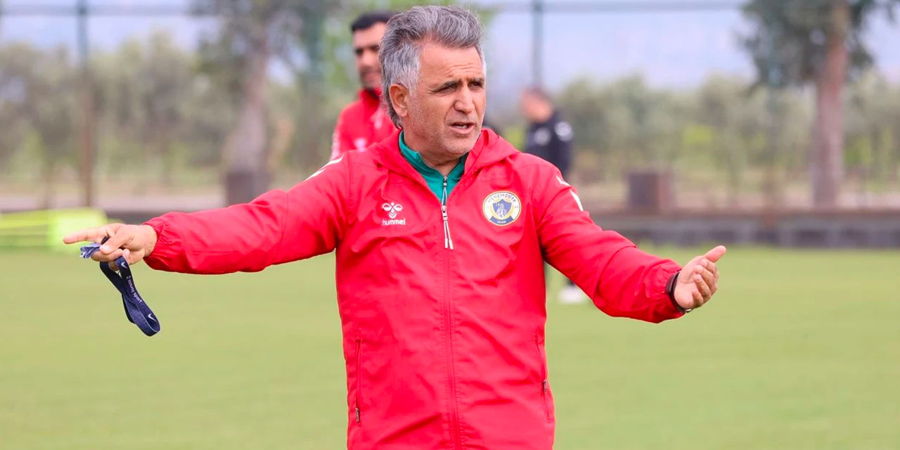 Basatemür eski defterleri karıştırıyor