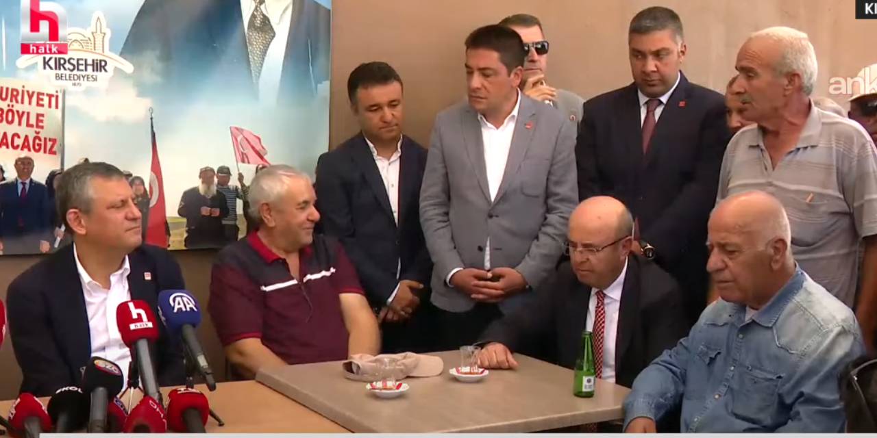 20 yıllık AKP üyesi emekli derdini Özgür Özel'e anlattı! Bitirdi bizi