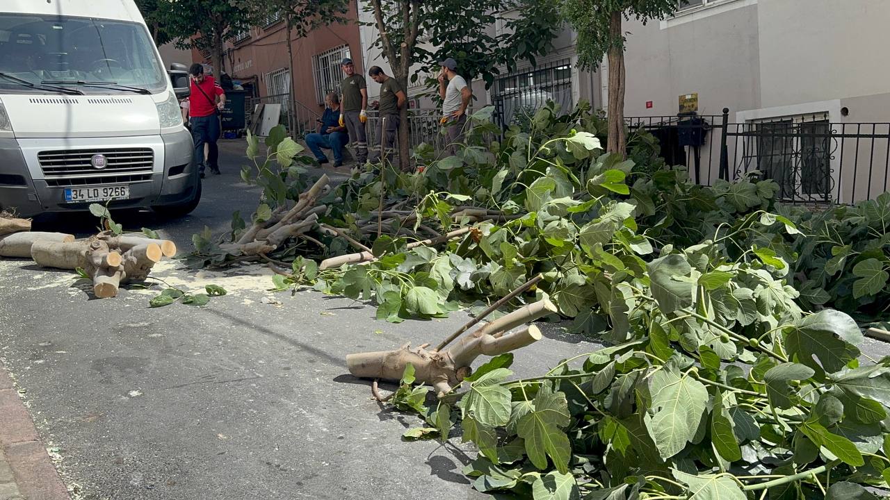 İstanbul'u fırtına vurdu!
