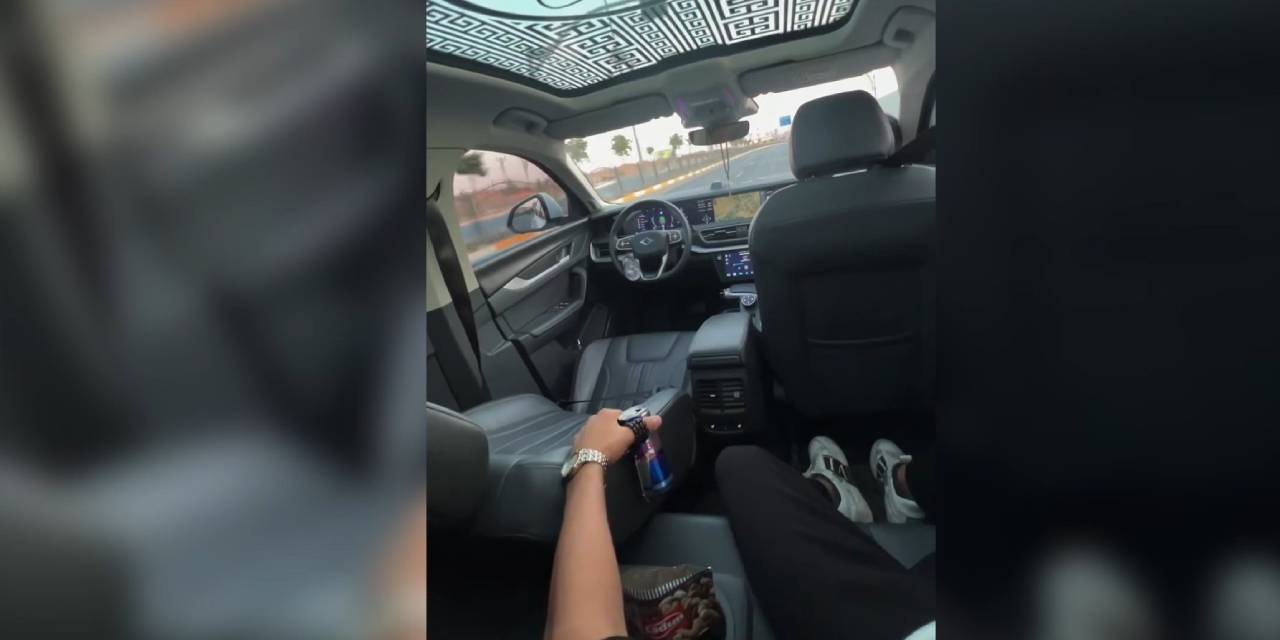 Trafikte akıl almaz hile! Arka koltukta ölümle dans eden sürücüye büyük ceza