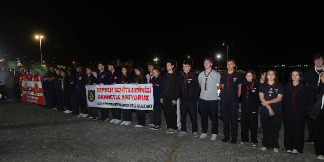 Hayatını kaybedenler depremin merkez üssünde anıldı