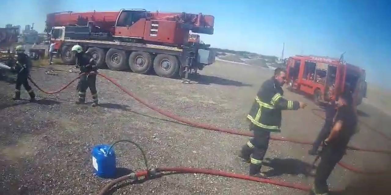 Diyarbakır’da depo yangını: Tonlarca kauçuk ve zemin yapıştırıcısı yandı