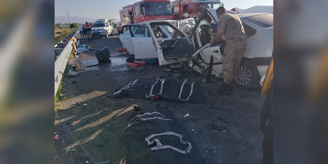 Erzurum'da katliam gibi kaza: Ölü ve yaralılar var