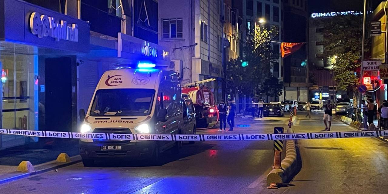 Kağıthane'deki iş merkezinde korkutan yangın