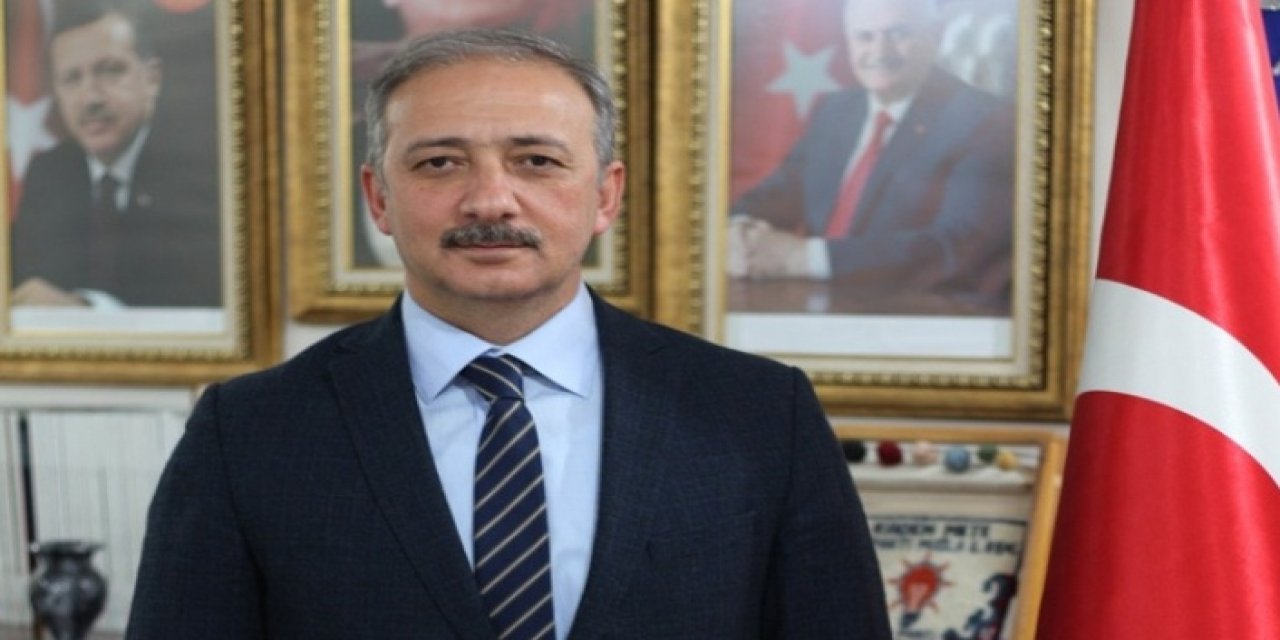 AKP'li vekil zincirleme trafik kazası geçirdi