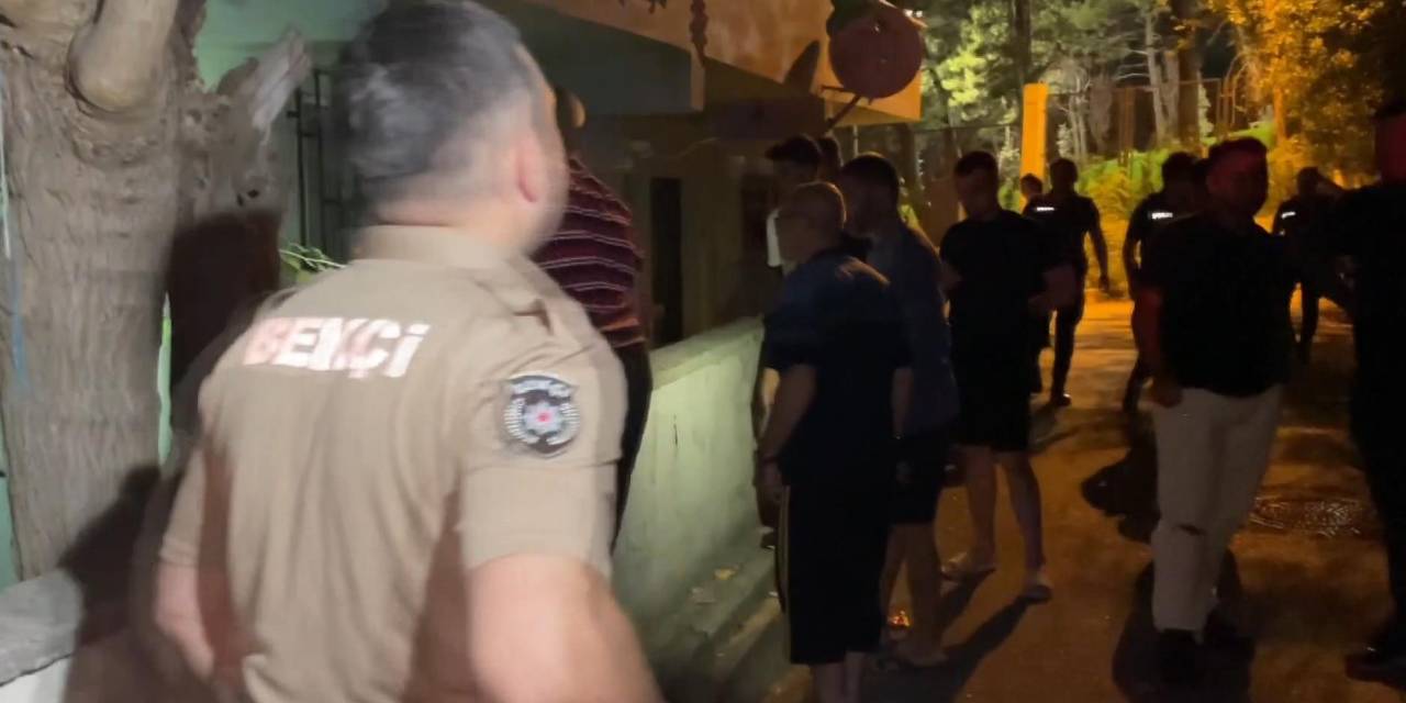 İstanbul'da vahşet: Sokak ortasında satırla boğazını kesti