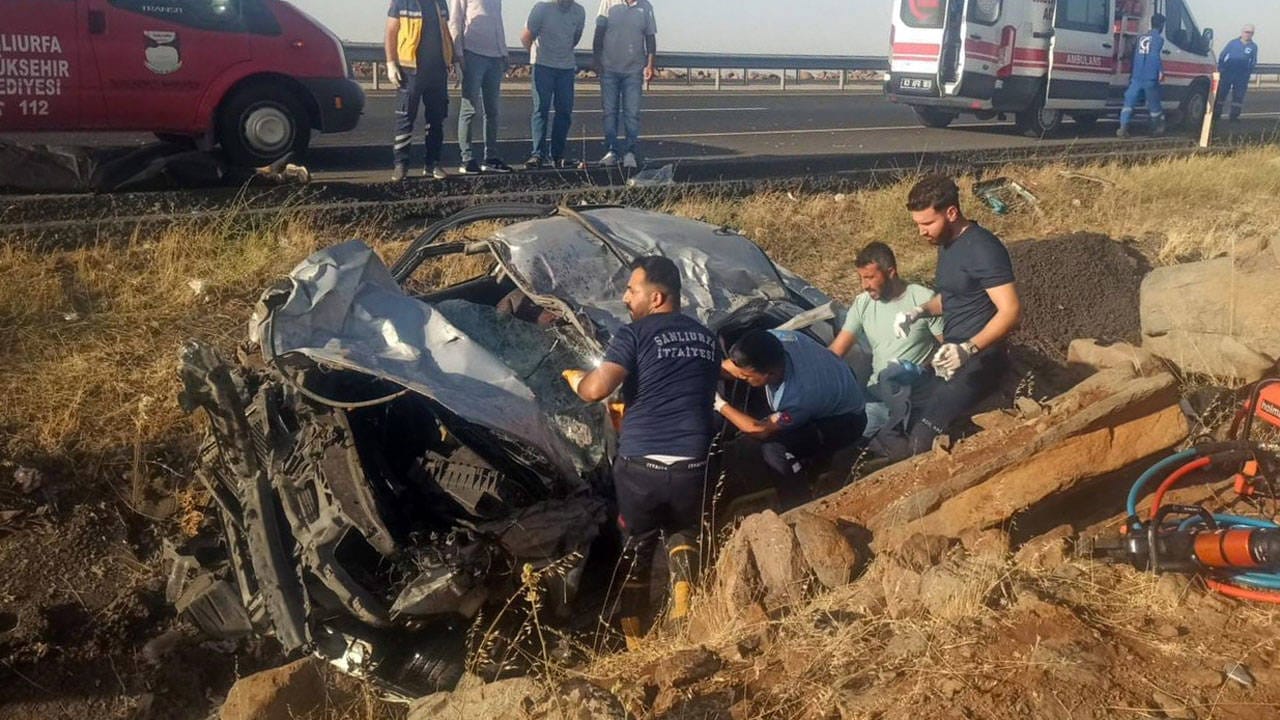 Şanlıurfa'da otomobil devrildi: 2 kişi hayatını kaybetti, 3 yaralı